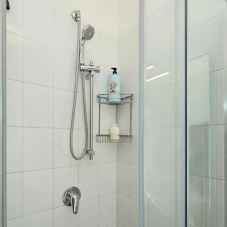 公寓 -luminosa 5 Stars With Balcony- Wifi Netflix 15 Minutes From Duomo