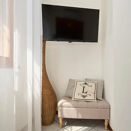 公寓 -luminosa 5 Stars With Balcony- Wifi Netflix 15 Minutes From Duomo *