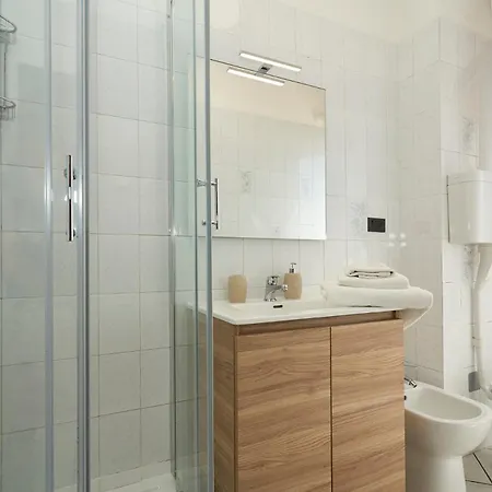 -luminosa 5 Stars With Balcony- Wifi Netflix 15 Minutes From Duomo 公寓 米兰