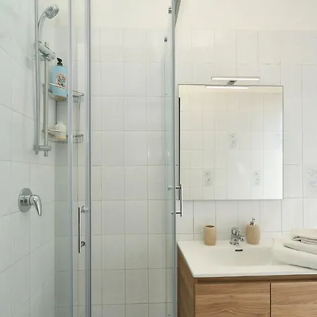 -luminosa 5 Stars With Balcony- Wifi Netflix 15 Minutes From Duomo 米兰