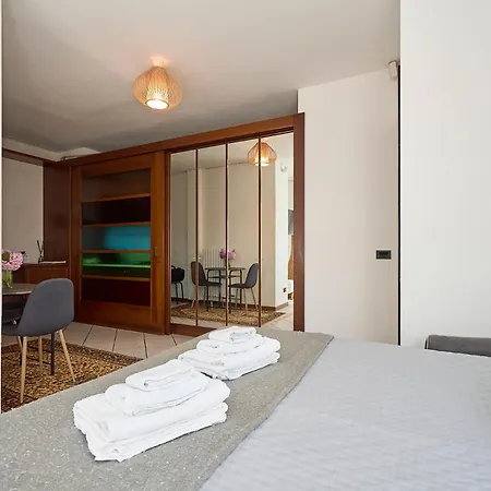 -luminosa 5 Stars With Balcony- Wifi Netflix 15 Minutes From Duomo * 米兰