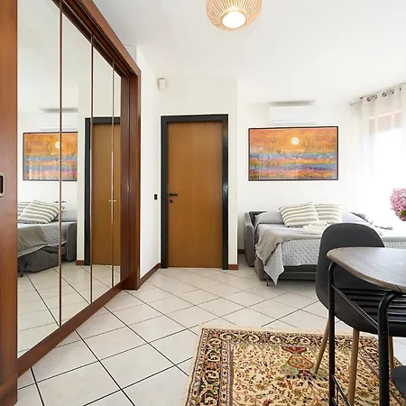 公寓 -luminosa 5 Stars With Balcony- Wifi Netflix 15 Minutes From Duomo