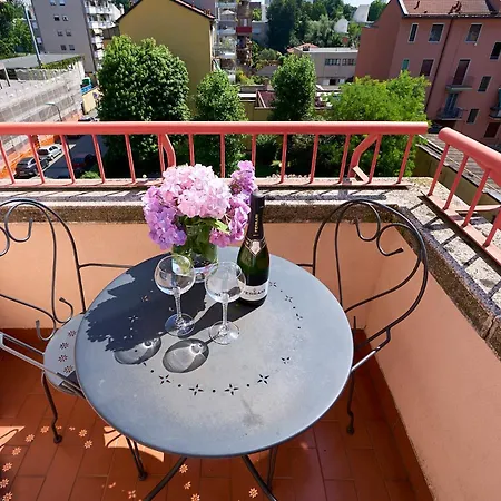 -luminosa 5 Stars With Balcony- Wifi Netflix 15 Minutes From Duomo 公寓 米兰